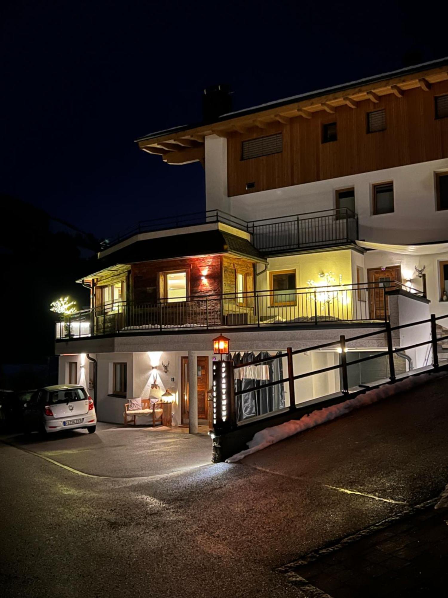Alpine Lodge Brixen ブリクセン イン ターレ エクステリア 写真