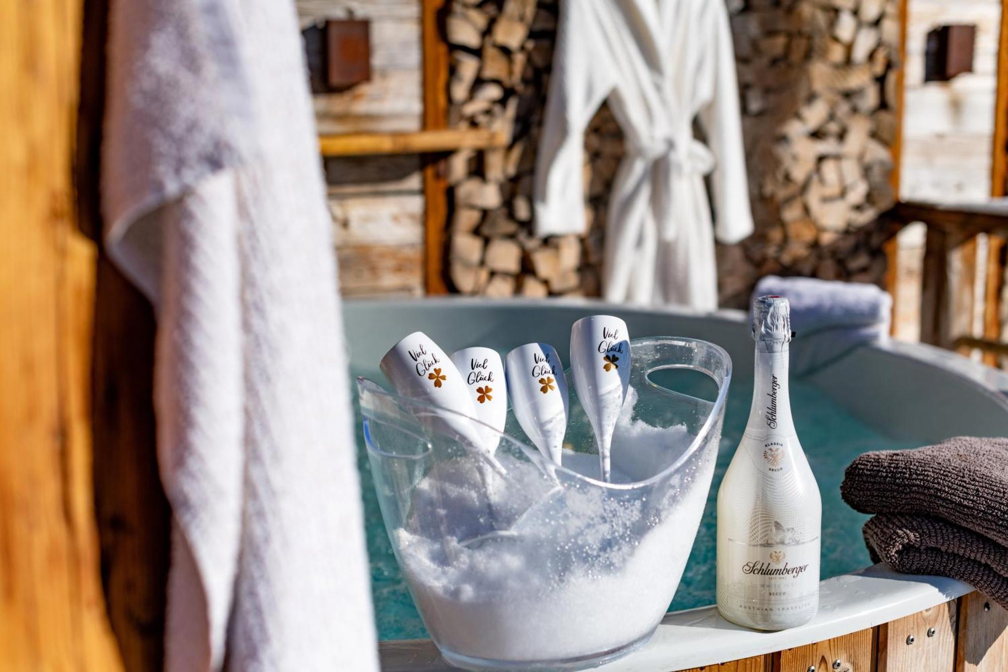 Alpine Lodge Brixen ブリクセン イン ターレ エクステリア 写真
